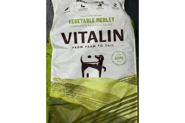 Vitalin Adult Dog Vegetable Medley 12kg Complete Dry Food | DAMAGED BAG | BBE 20/08/2024