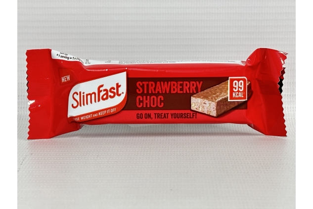 SlimFast Snack Bar, Low Calorie Snack, Strawberry Choc Flavour, 30 x 25 g Multipack | BBE 30/11/2024