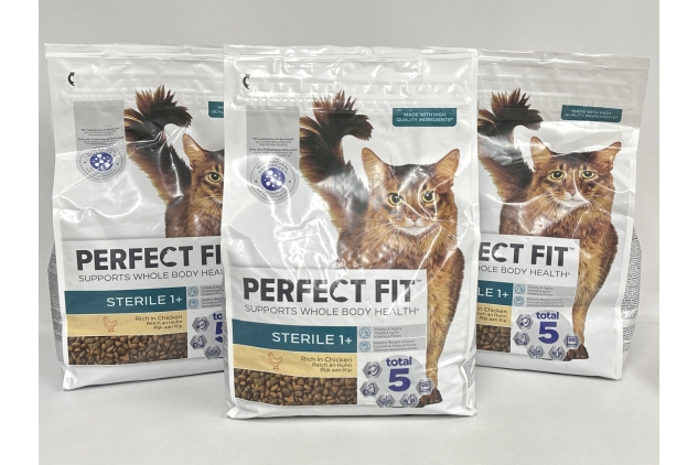 Perfect Fit Sterile Adult 1+ Complete Dry Cat Food for Adult Cats Aged 1+ Years, Rich in Chicken, 3 Bags (2.8 kg) BBE 01/12/2024