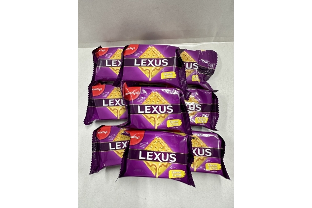 Munchy's LEXUS Cheese Cream Sandwich Cracker 9 X 19g Best Before 21/08/2024