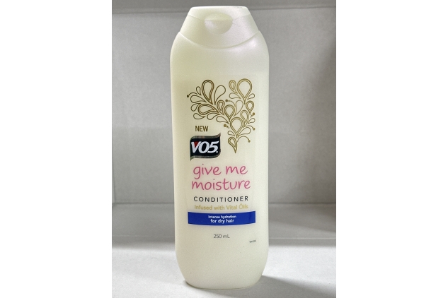 VO5 Give Me Moisture Conditioner 250ml