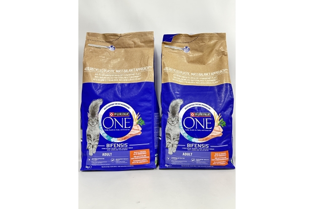 Purina ONE Adult Dry Cat Food Rich in Chicken 12kg