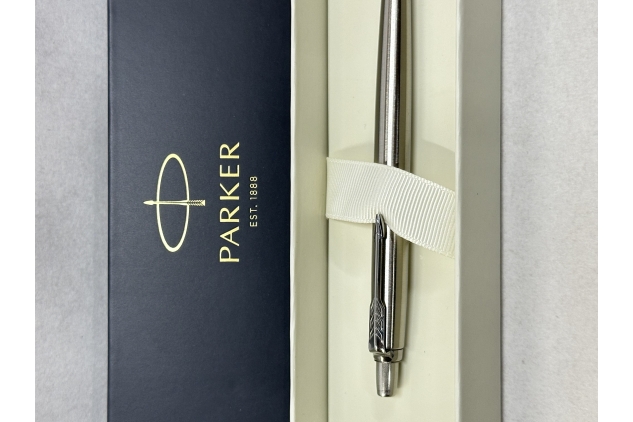 Parker Jotter Ballpoint Pen Stainless Steel with Chrome Trim, Medium Point Blue Ink Gift Box