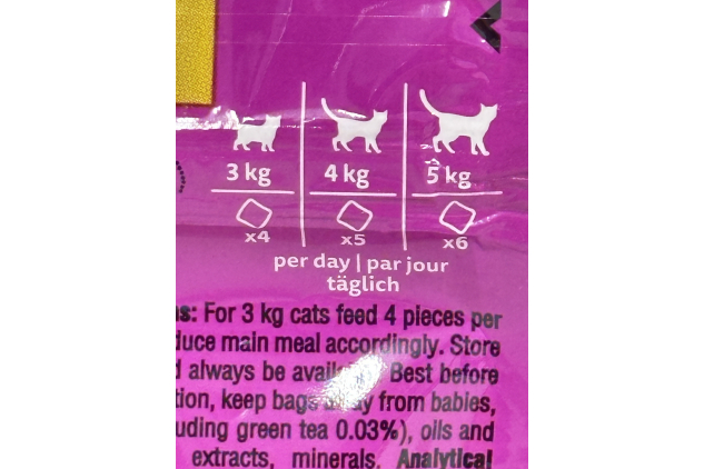 Whiskas Groom & Care Cat Treats (8 X 45g) – Bite-Size Snacks with Tasty Chicken Filling