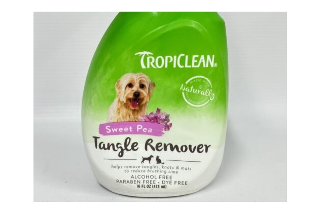 TropiClean Dog Detangler Spray Grooming Supplies - Dematting - No-Rinse Formula - Leave In Conditioner - Derived From Natural Ingredients - Used By Groomers - Sweet Pea, 473ml