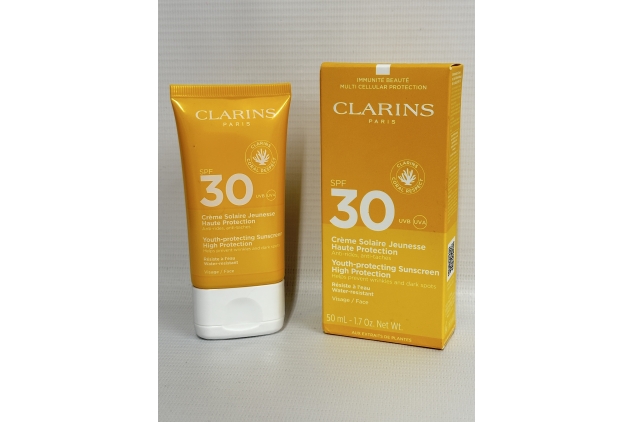 Clarins Youth-Protecting Sunscreen High Protection SPF30 | Helps Prevent Wrinkles & Dark Spots 50ml