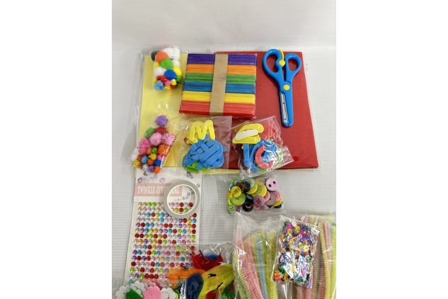 DIY Craft Kits for Kids, Make Your Own Colorful Animals 1000 PCS+ Kids Arts and Crafts Kit with Pipe Pom Poms, Feathers, Beads, Colored Felt for School Home Kids Age 5 6 7 8 9 Years+