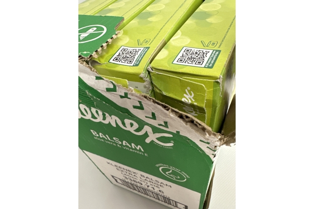 Kleenex Balsam Extra Large Tissues in 16 Compact Boxes- Balm Tissues - Protect and Soothe Your Nose When You've Got a Cold - BalmCare with Aloe Vera, Vitamin E and Calendula, 640 Tissues (16 boxes) DAMAGED PACKAGING SEE PHOTOS